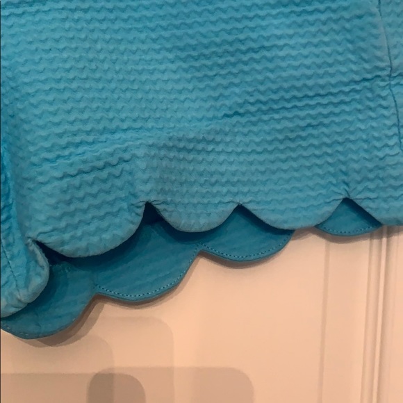 Teal blue scalloped Lilly Pulitzer shorts - Picture 2 of 3